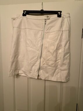 INC International Concepts White Faux Leather Front-Zip Mini Skirt